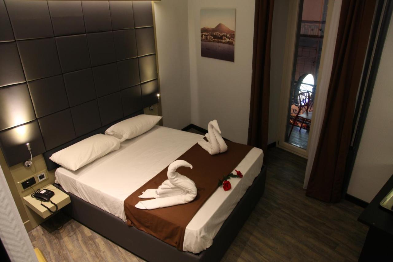 Dolce Vita Rooms & Breakfast Napoli Bagian luar foto