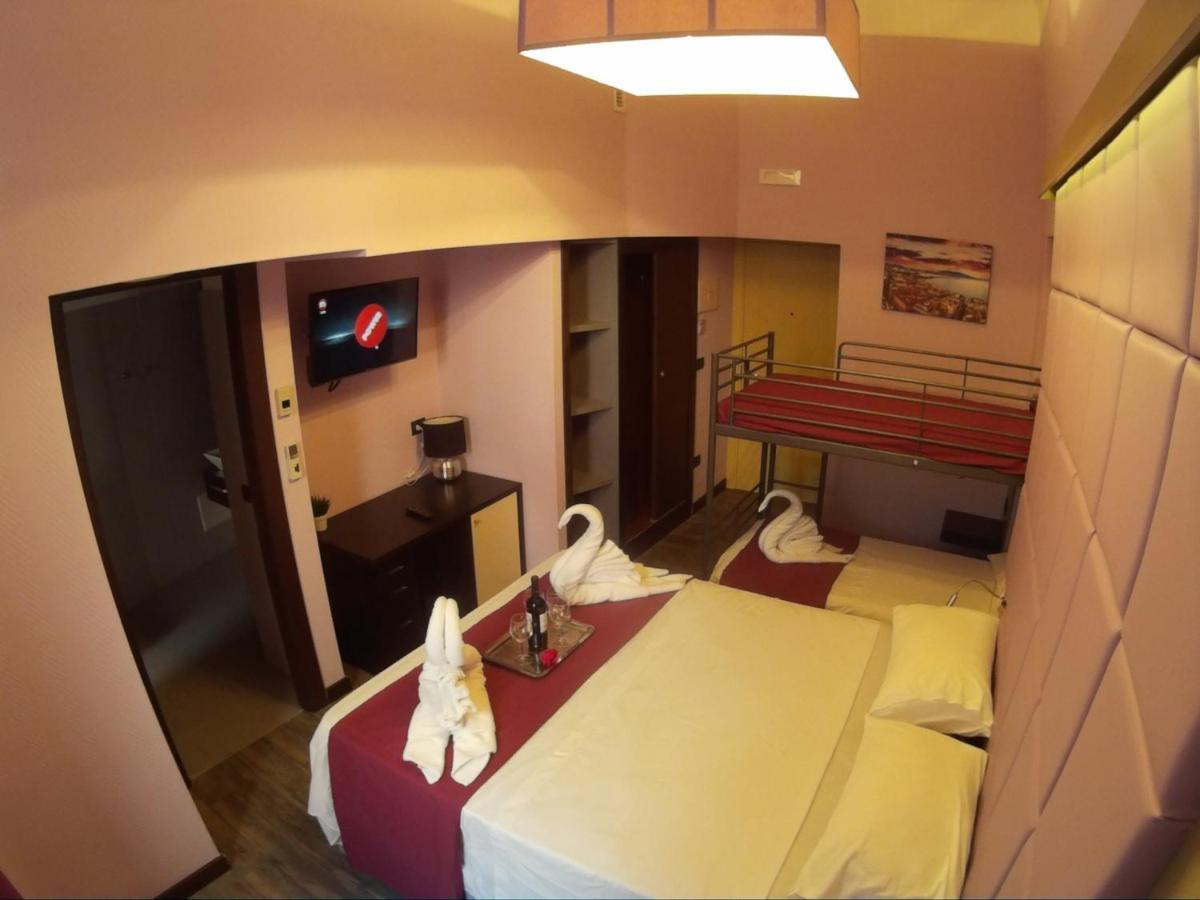 Dolce Vita Rooms & Breakfast Napoli Bagian luar foto