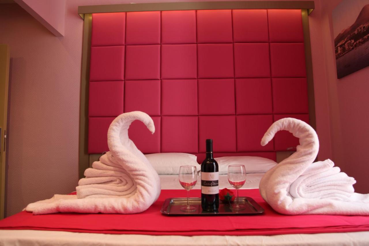 Dolce Vita Rooms & Breakfast Napoli Bagian luar foto