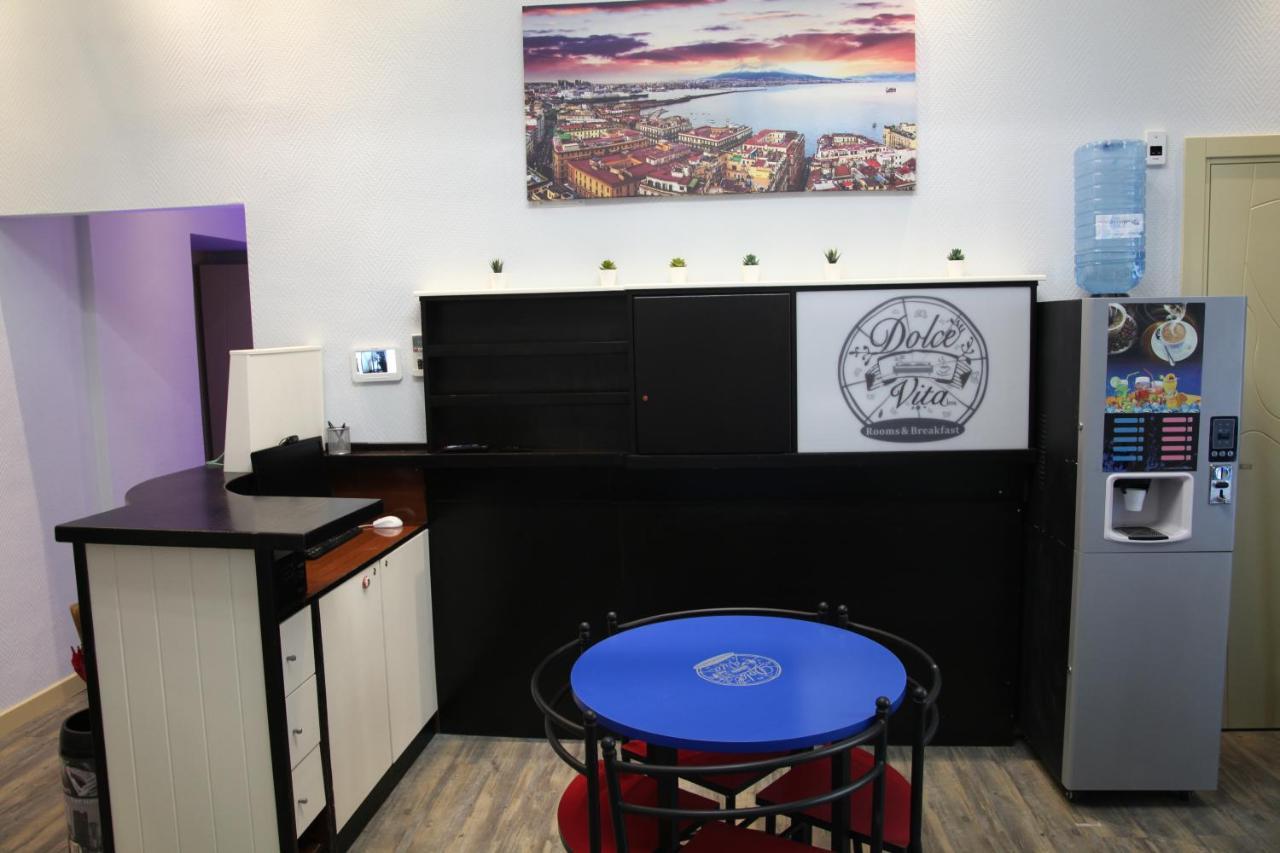 Dolce Vita Rooms & Breakfast Napoli Bagian luar foto