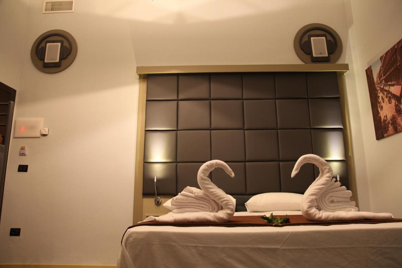Dolce Vita Rooms & Breakfast Napoli Bagian luar foto