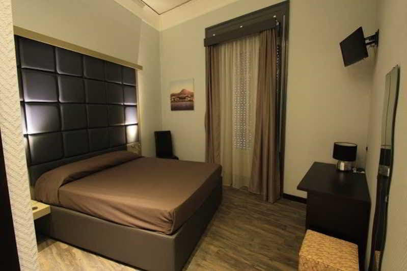Dolce Vita Rooms & Breakfast Napoli Bagian luar foto