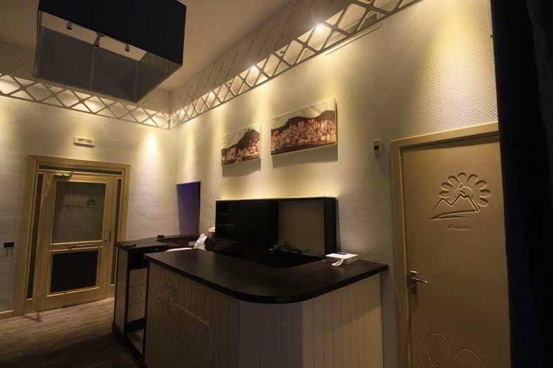 Dolce Vita Rooms & Breakfast Napoli Bagian luar foto